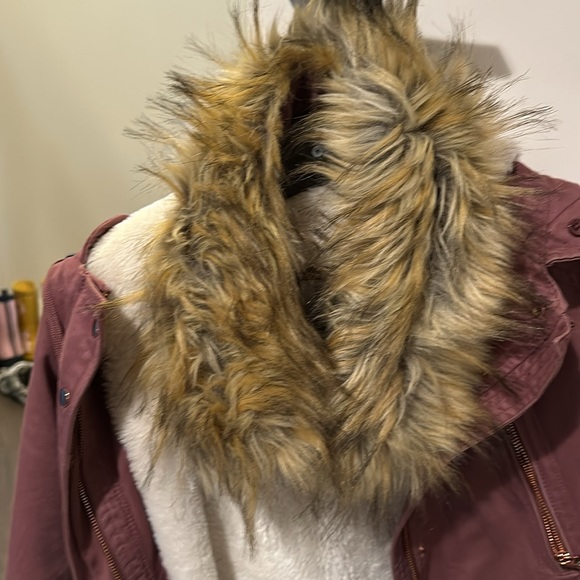 Rose coloured jacket. Faux fur lined. Rose gold zippers, cinch waist - Picture 7 of 8